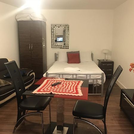 City House イルフォード エクステリア 写真